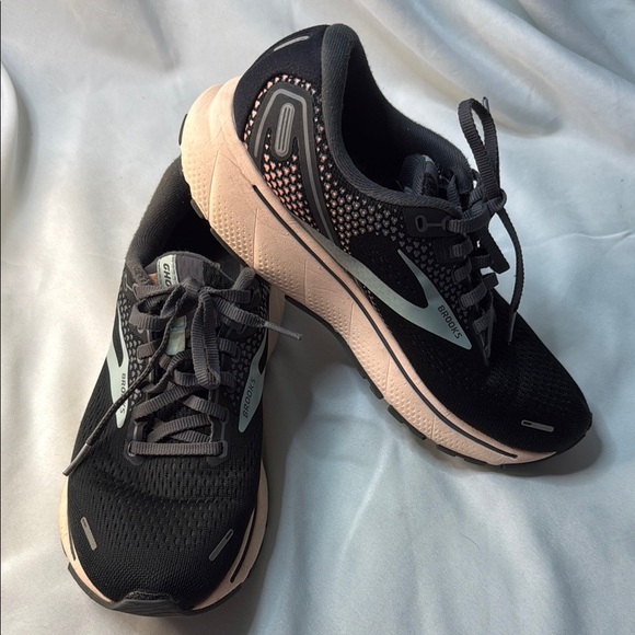 Brooks Ghost 14 Woman’s, size 8.5 Running Sneakers, Black/Pearl/Peach, Preowned - Picture 1 of 15